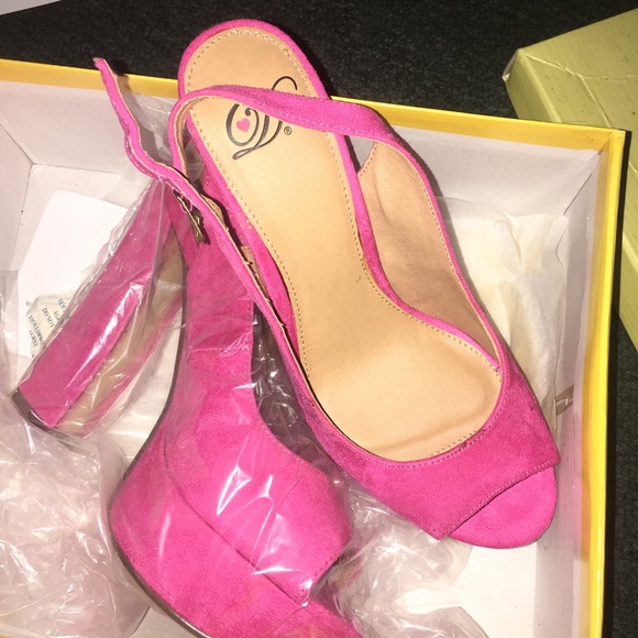 Shoe - Picture 6 of 16